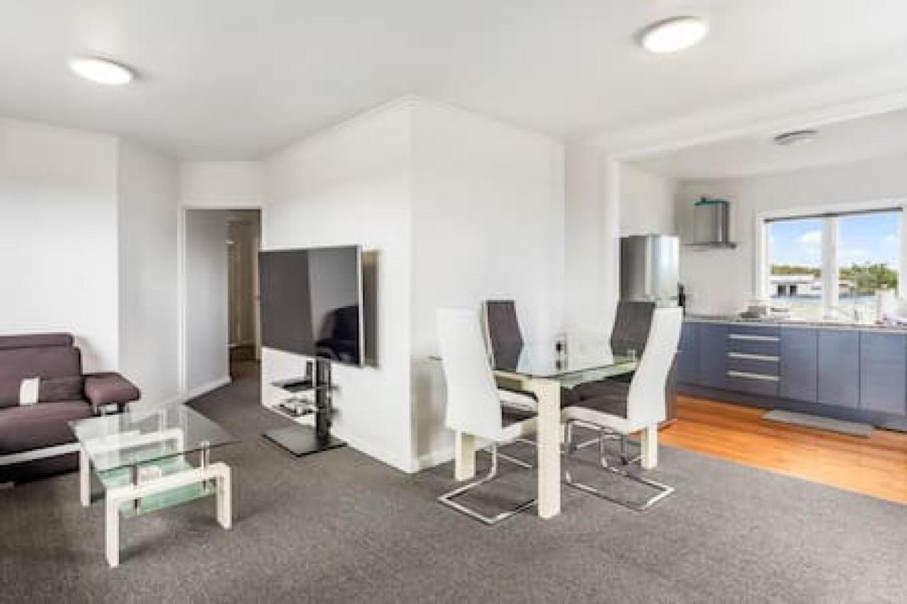 Sunny Side Getaway With Views And Deck * Auckland